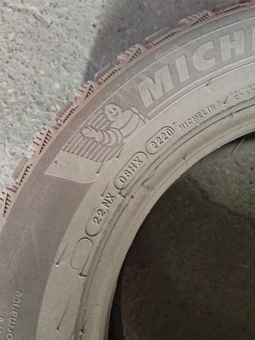 Продам зимние шины MICHELIN.