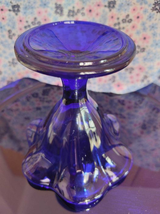 Чаши от кобалт синьо стъкло