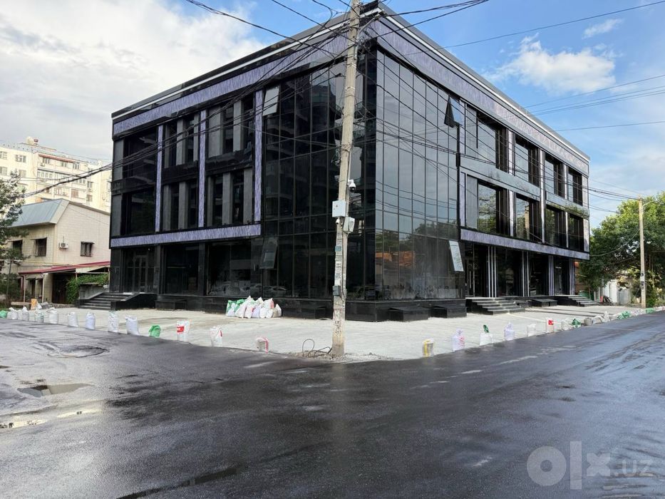 Аренда Здание 2650м2 с паркингом в Центре города