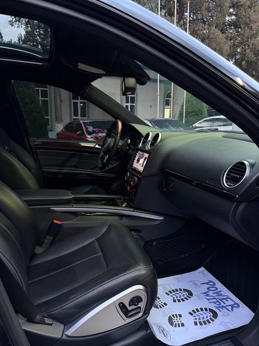 Mercedes Benz GL 550 4 Matic