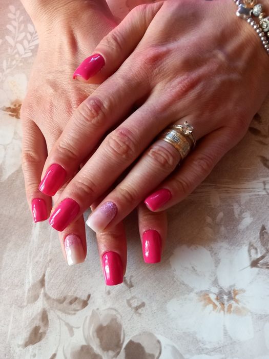 Te aștept cu drag la manichiură la cele mai mici prețuri.