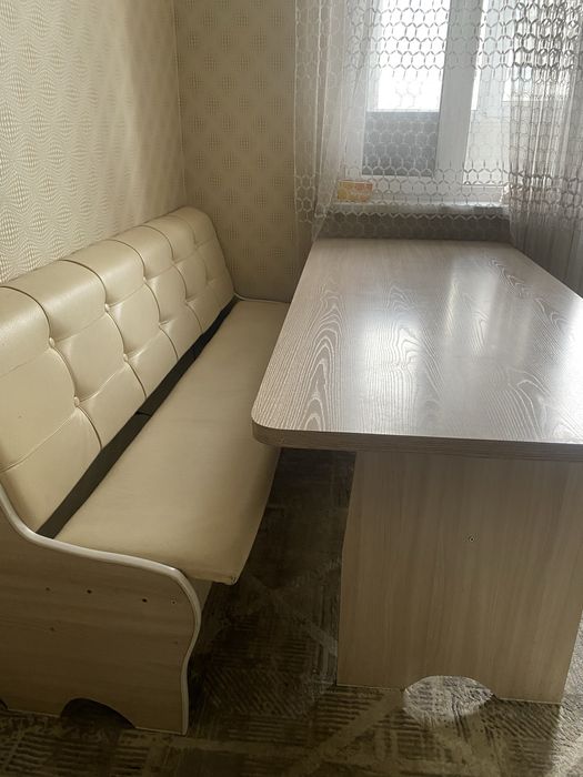 продам стол большой и диван такого же размера,набор!!