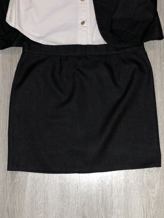 Дамски бизнес костюм