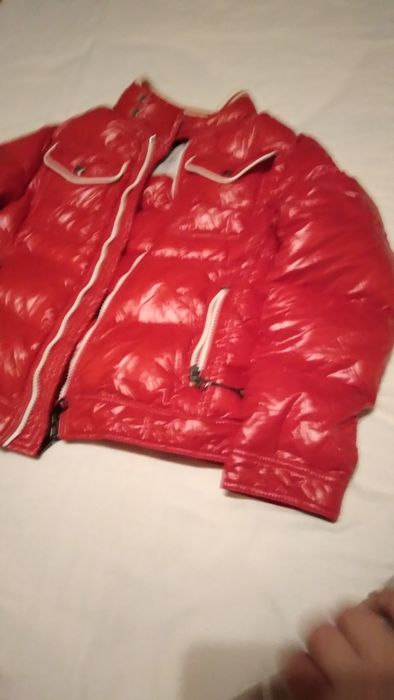 Geaca de copii marca Moncler nouă umpluta cu puf  .