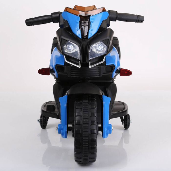 Vand motocicleta electrica aproape noua