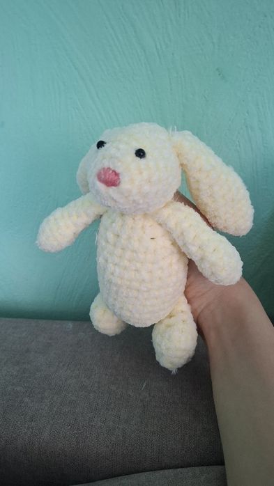 игрушка зайчик вязаный
