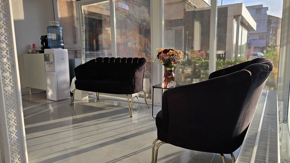 Închiriez post coafor mobilat  250€