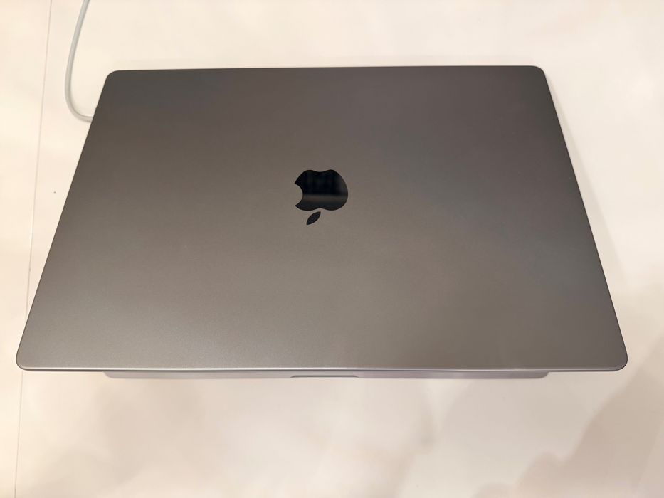 MacBook Pro 16" M1 Max, 32GB RAM, 1TB SSD