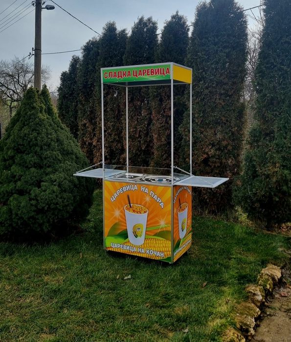 Комбинирана количка за царевица на пара и царевица на кочан.