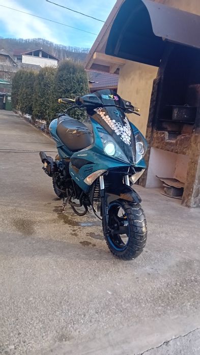 Se vinde  sau se dezmembrează scuter peugeot jet force 50cc