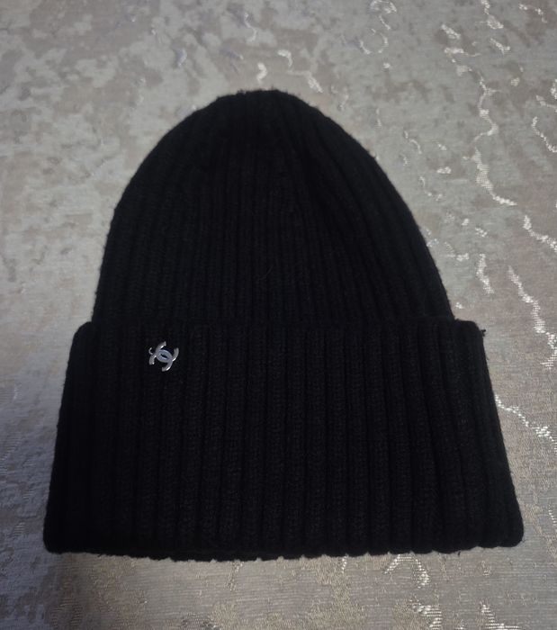 Продам шапки на весну