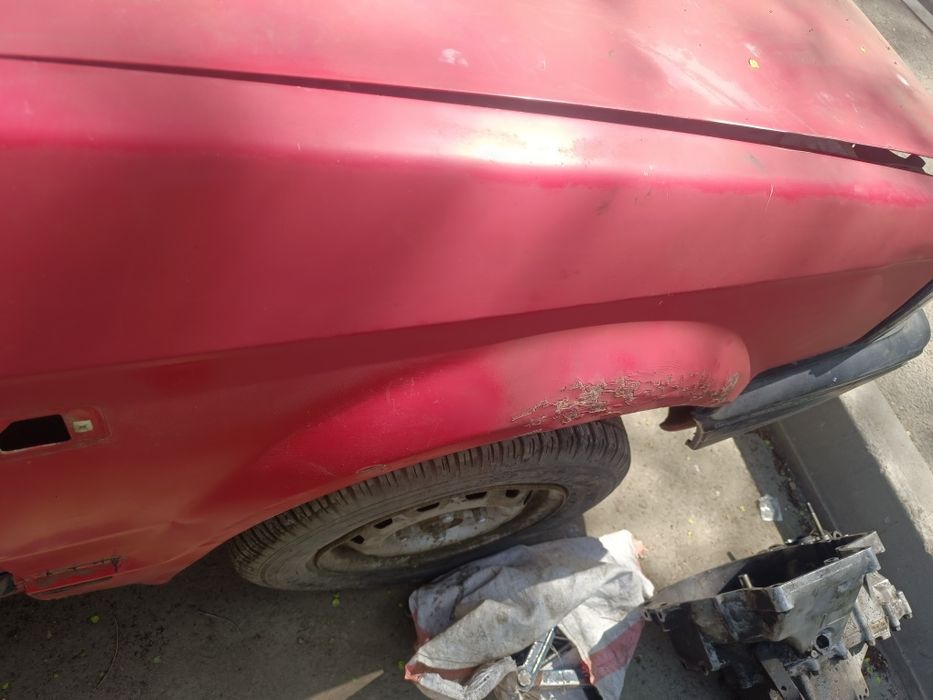 Переднее правое крыло Mazda 323 BF