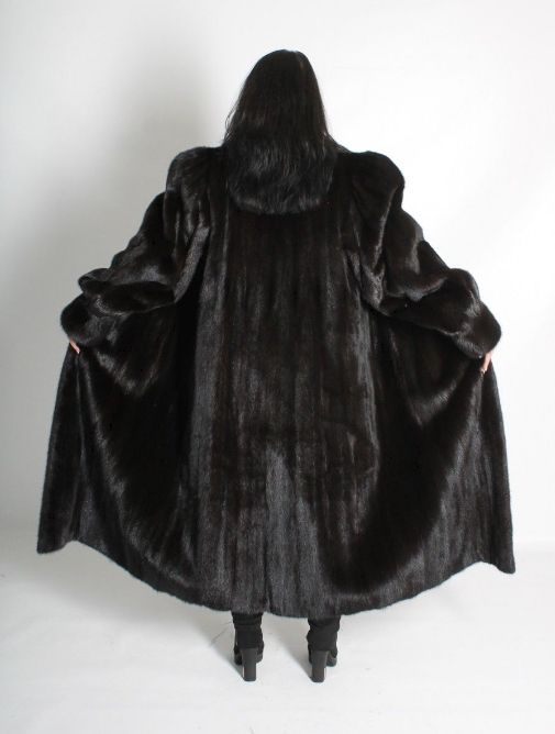 Продам норковую шубу