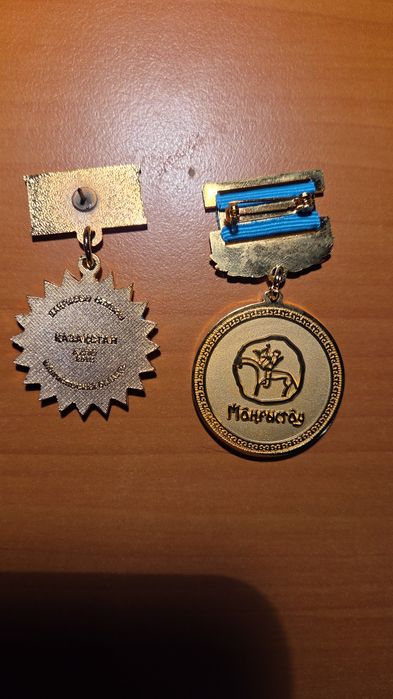 Продаются медали и значки