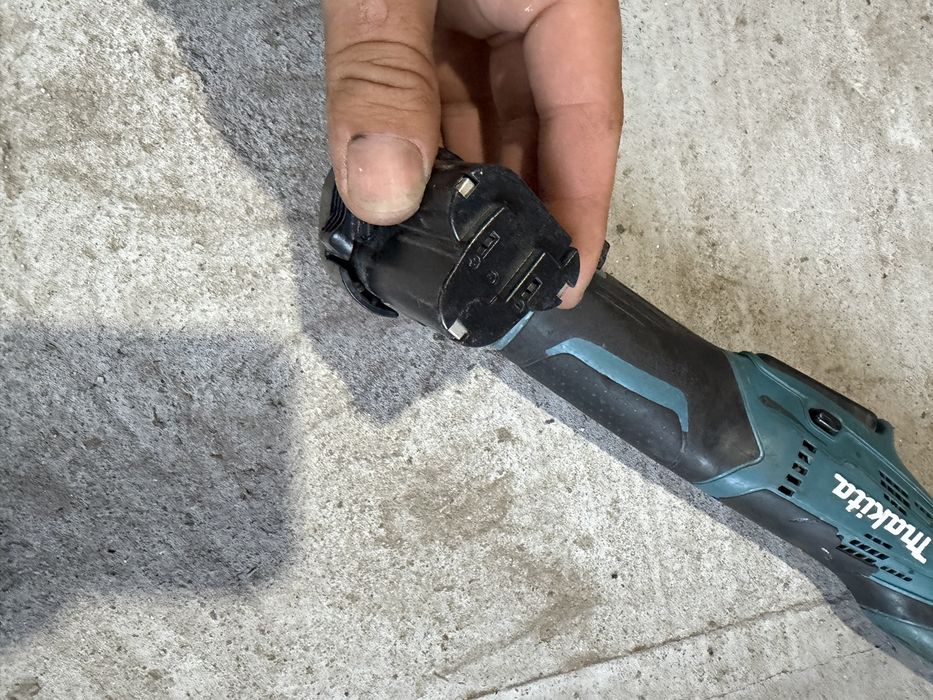 Makita 12V ъглова дрелка с батерия