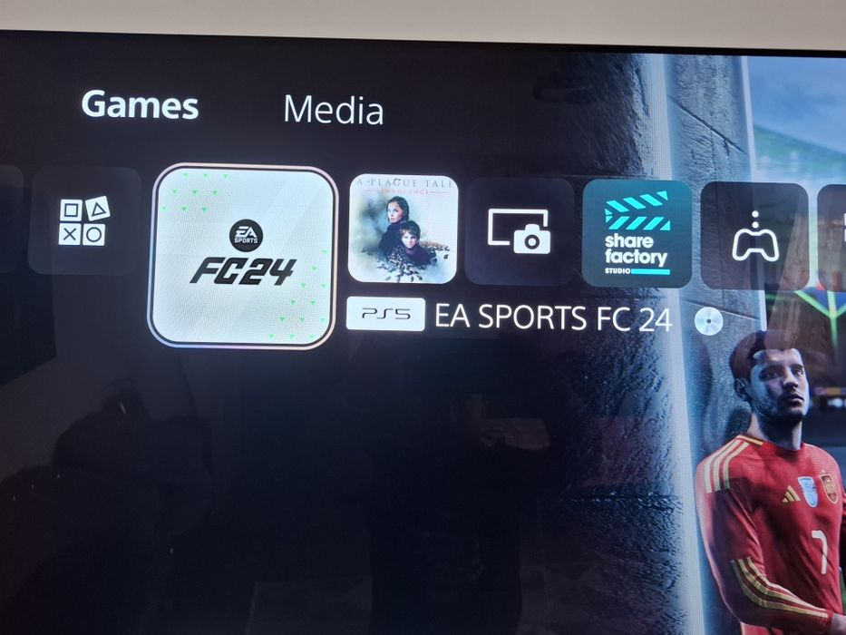 Playstation 5 slim 1tb disk version + FC 24 bonus