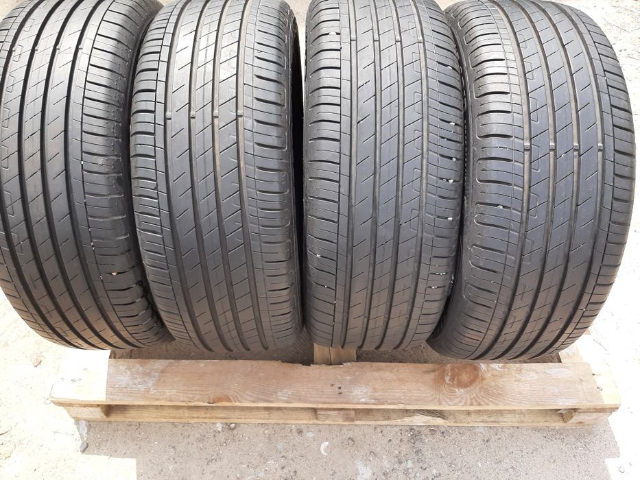 Продам шины 215/55/17 гудиер