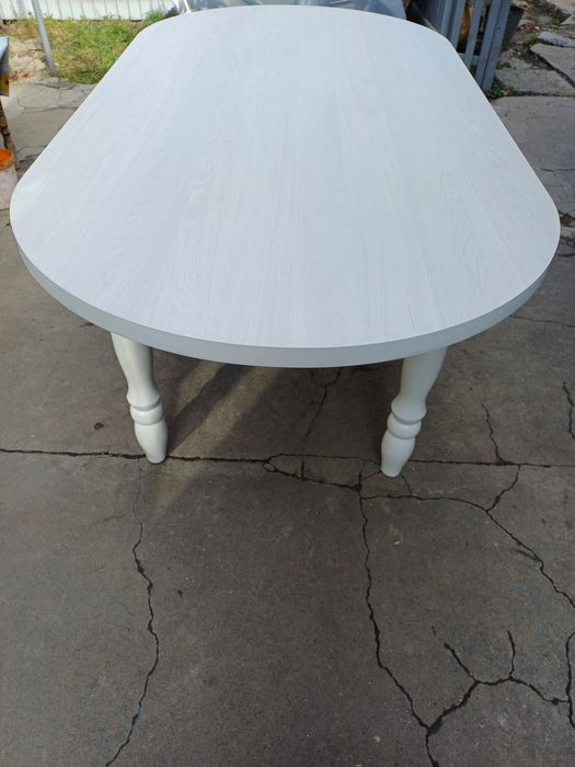 Продам стол овальный.