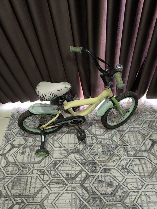 Продается б/у детский обучающий велосипед