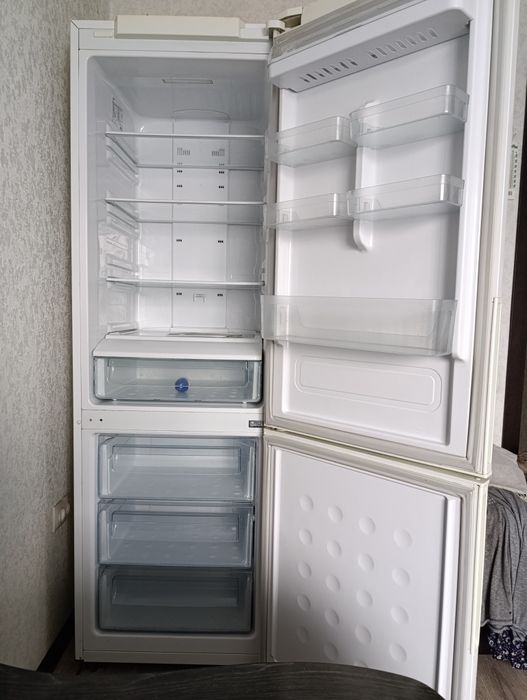 Холодильник " SAMSUNG "