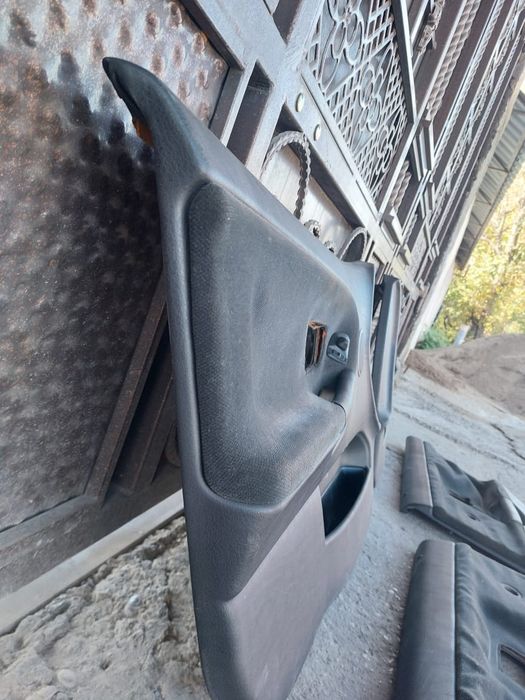 Обшивки на  BMW e36 дверные карты е36 BMW