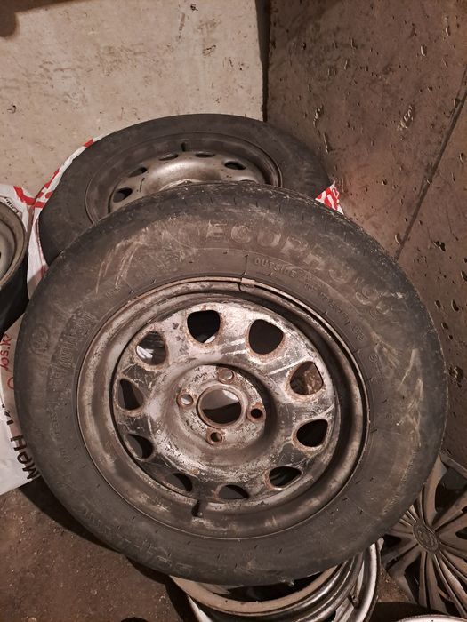 Продам 4 диска. 2 диска с резиной