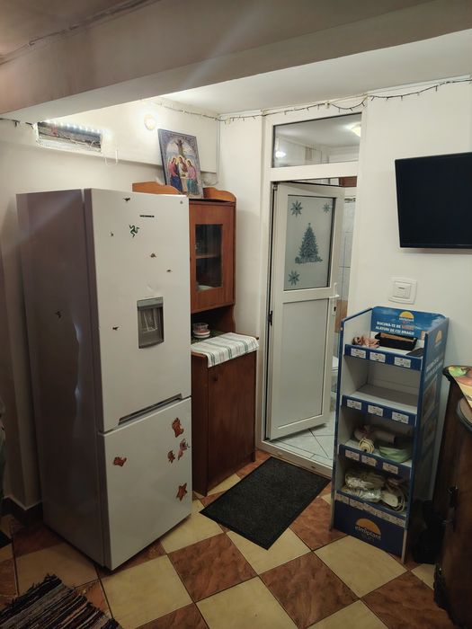 Piața Victoriei-Macdonalds Buzesti,gars.vila 300 de E cu util.incluse