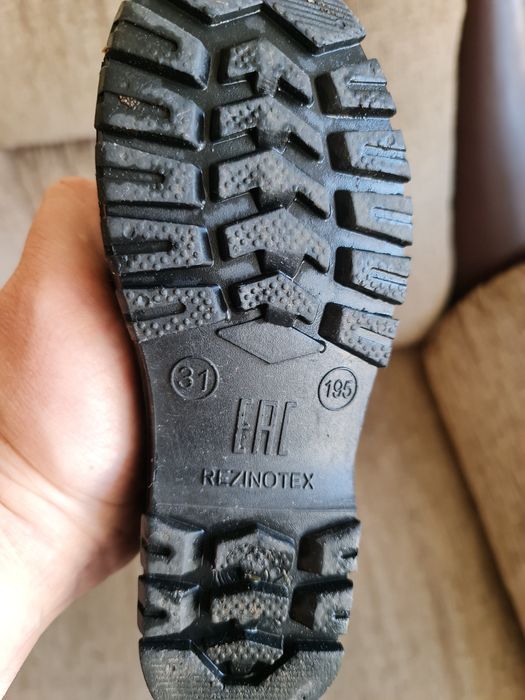 Продам резиновые сапоги . Детские