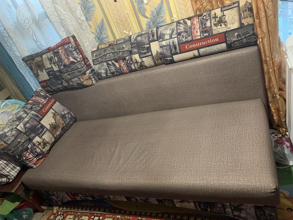 Продам диван с подушками