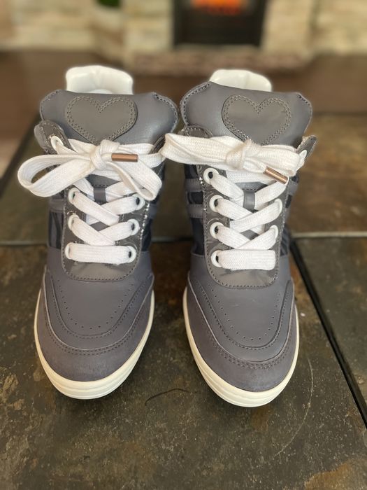 Vand platforme Hogan