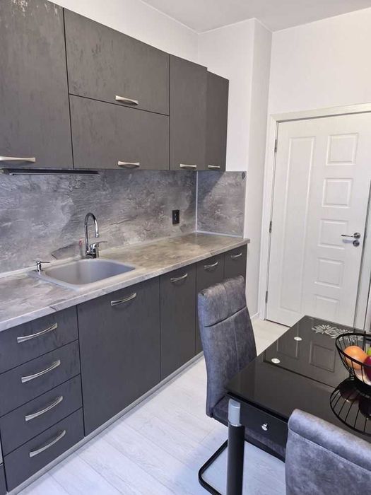 Тристаен апартамент в Кючук Париж