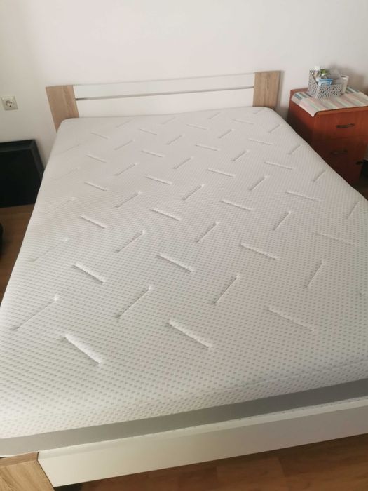Продавам легло 140/190 см. с матрак 23 см. от мемори пяна.