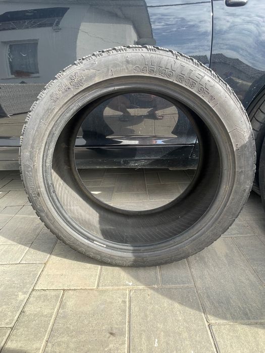 Vând 4 anvelope de iarnă Taurus – 245/40 R18
