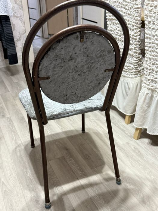 Металлические стулья