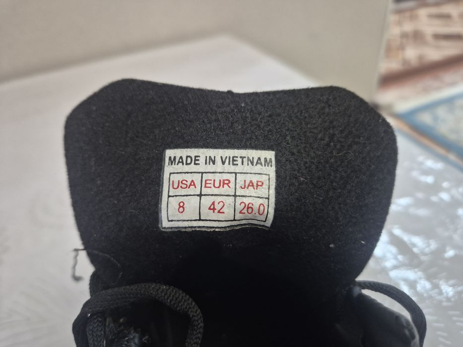 Продам красовки размер 42
