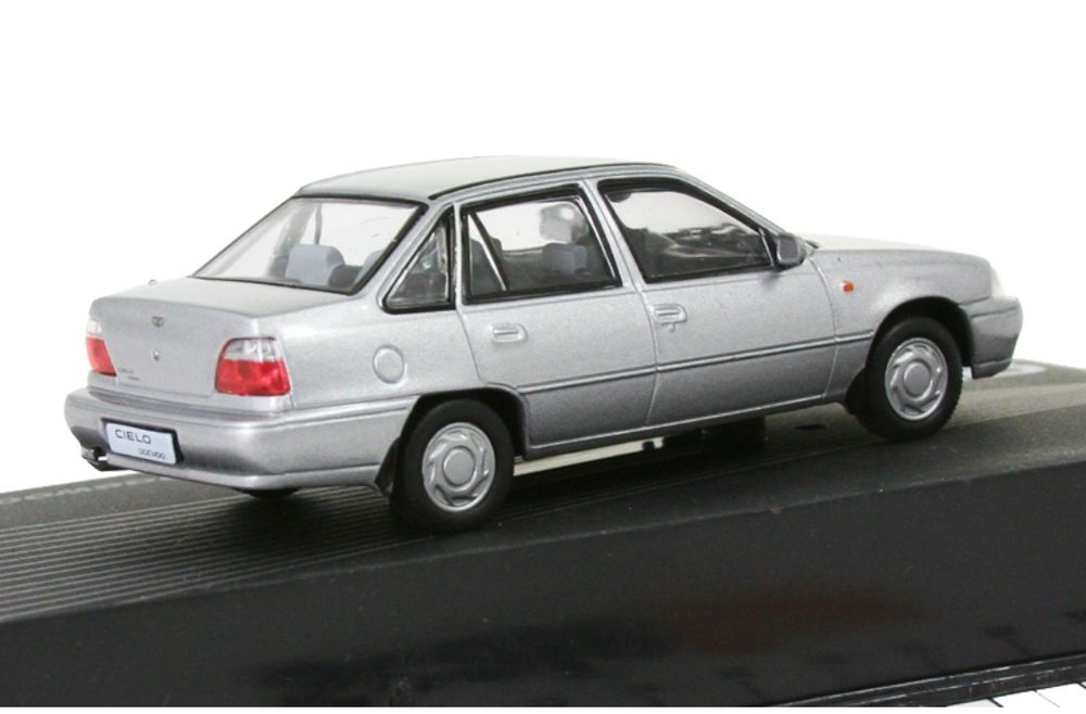 Модель масштаб 1:43 Daewoo nexia 1