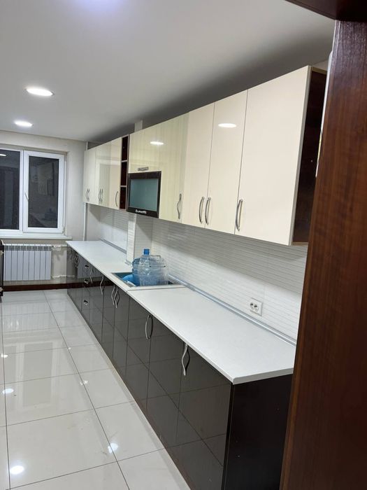 Сдам-Нежилой(Помещения.Офисы.Кабинеты)Шота Руставели.Братские.140кв/м2