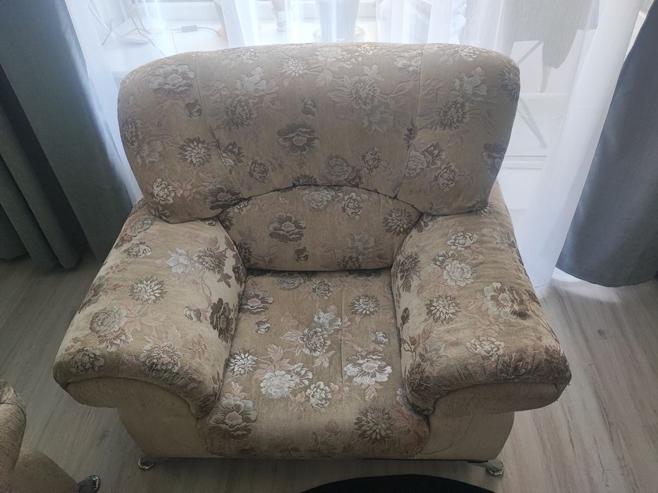 Продам диван и два кресла