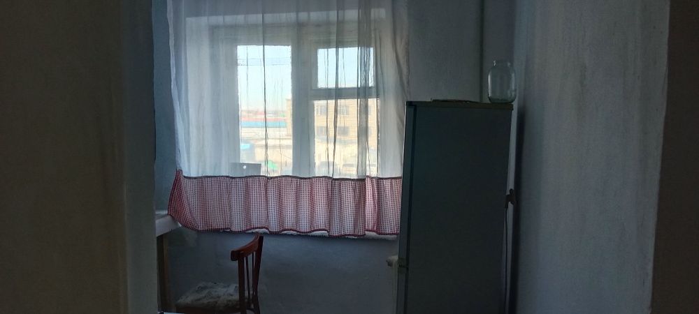 1 бөлмелі пәтер сатылады орталықта. Базардың қасында. 2 этажда.