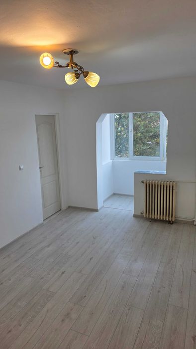 Proprietar, Garsonieră de vânzare, etaj 2 – B-du Dimbovita