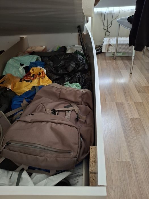 Продавам  спалня 160 х 200см. без матрака