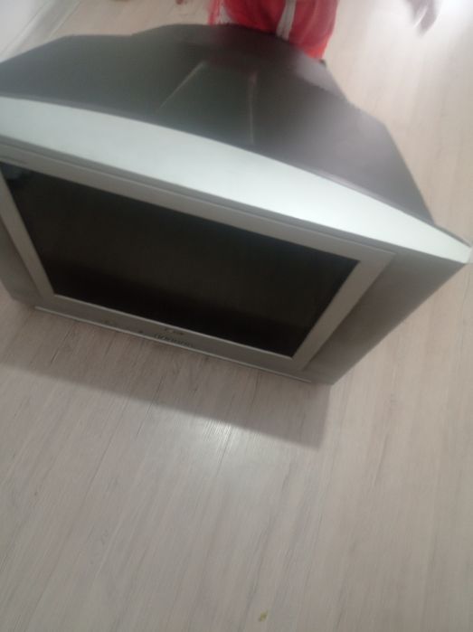 Televizor sotiladi. Holati yaxshi