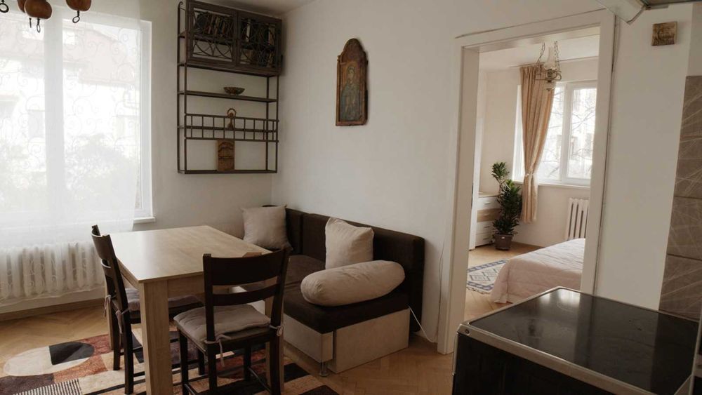 Дава се под наем Тристаен апартамент в София, Център - 80 кв.м за 797.64 € - Снимка #2