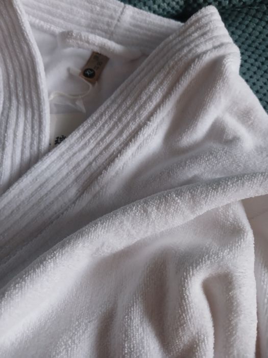 Продам новый халат белый  XL