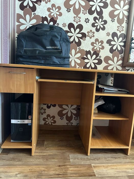 Продам письменный стол