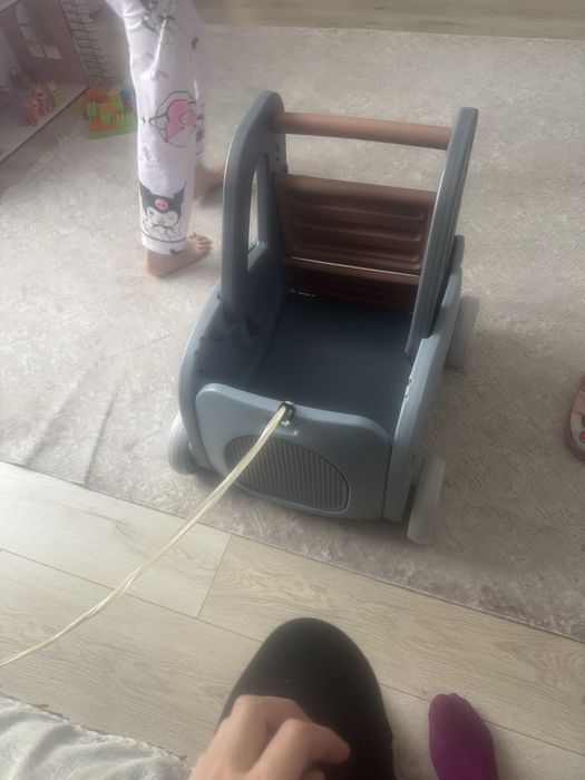 Продам машинка каталка