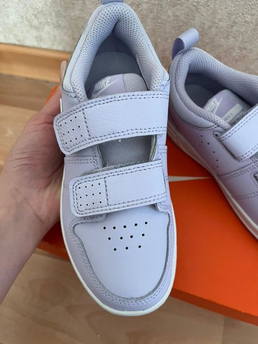 Продам кроссовки nike для девочки