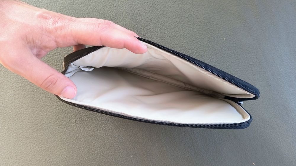 Husă laptop / tabletă Case Logic 10" – Nouă -Stare excelentă