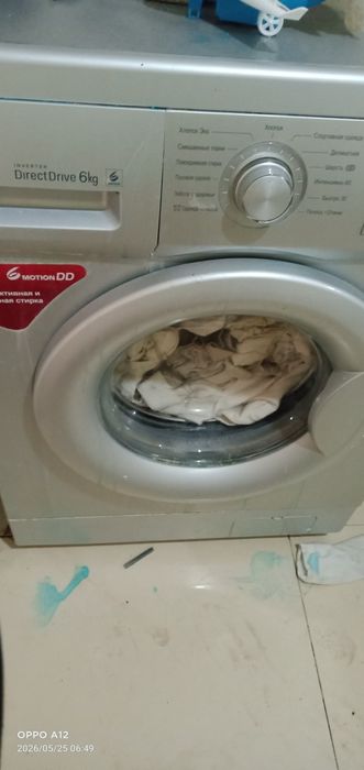 Холодильник Indesit в хорошем состоянии.