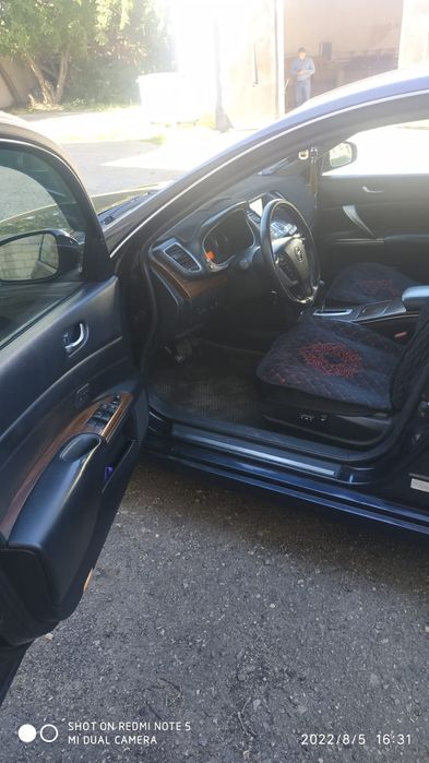 Продам Nissan Tana 2010